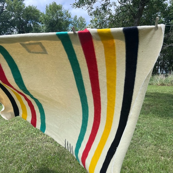 Vintage Hudson Bay, 4 point Wool blanket - Picture 4 of 10